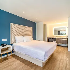 Hotel Trend At Lax Airport, Lennox